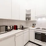 Maraini 17 By Quokka 360 - Panoramic Flat Near The Station Apartment *